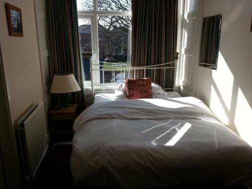 Hostal Cadogan Hotel