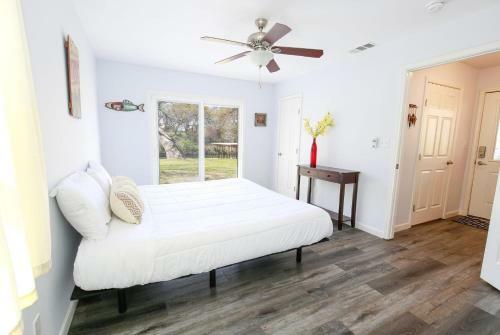 Lake Lbj 4br Home W/ Boat Deck, Huge Yard