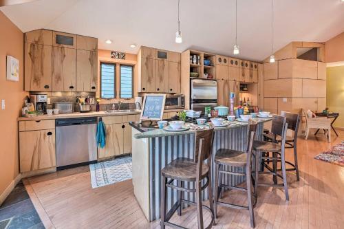 Eclectic Lake Michigan Abode With Loft And Grill!