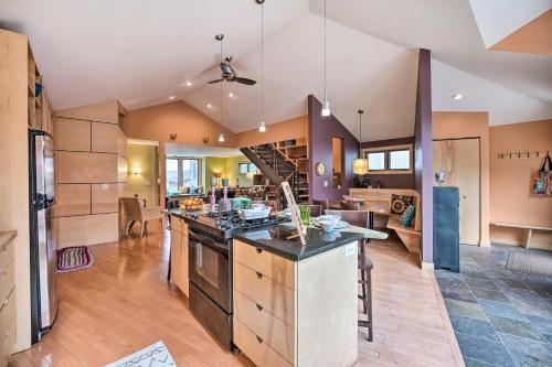 Eclectic Lake Michigan Abode With Loft And Grill!
