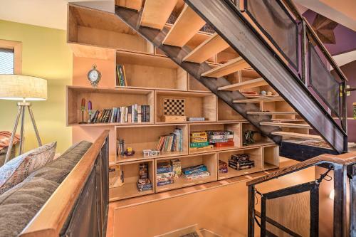 Eclectic Lake Michigan Abode With Loft And Grill!