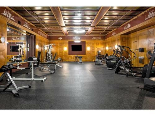 Modern 2br 2ba Downtown Apartment By Cozysuites