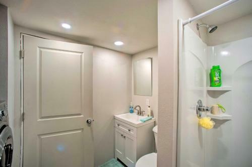 Charming Iowa Abode Near Knoxville Raceway!