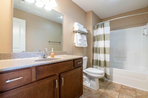 3 Bedroom W/ King Suite - Home Away From Home!