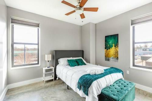 Apartamento ?best 2bdr Loft! Restaurant Attached? Walk To Mass