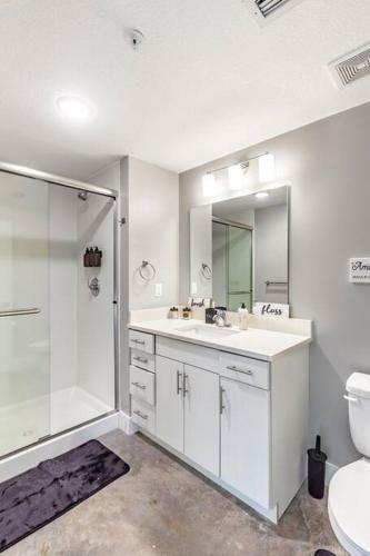 Apartamento ?best 2bdr Loft! Restaurant Attached? Walk To Mass