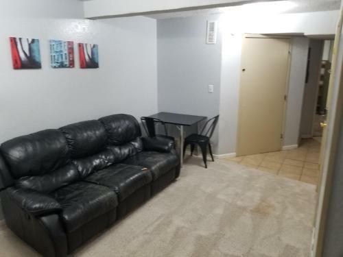Villa Completebnb Presents Mkt718, Epigrammatic 2br 1 Bath Lower Unit