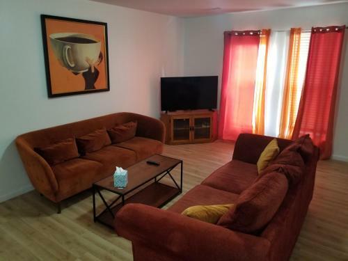 Villa Complete Bnb Presents Beautiful 2br 1b Duplex Mks2005