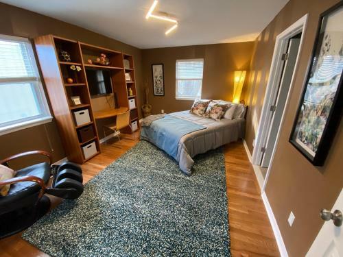 Here It Is! Cool Cape Cod-3 Br-2.5 Bath-12 Guests