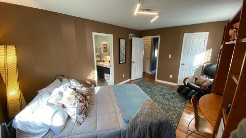 Here It Is! Cool Cape Cod-3 Br-2.5 Bath-12 Guests