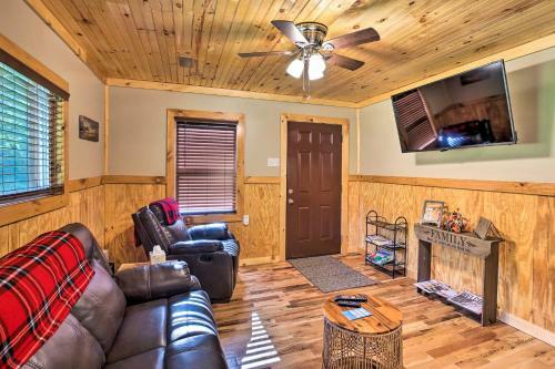 Quaint Beattyville Cabin Less Than 1 Mi Into Town!