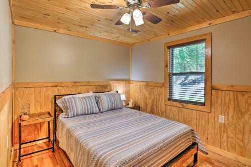 Quaint Beattyville Cabin Less Than 1 Mi Into Town!