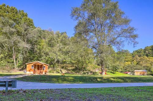 Quaint Beattyville Cabin Less Than 1 Mi Into Town!