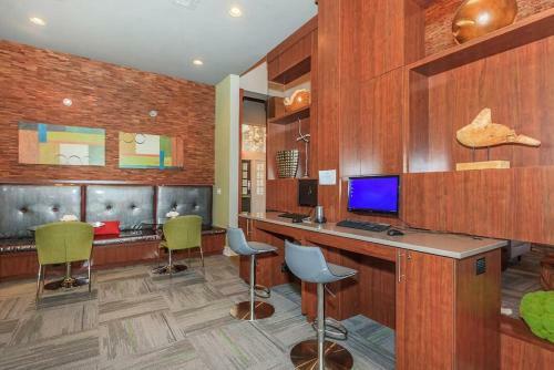 Apartamento Huge 1bdrm Family Friendly Long-term Stay Welcome
