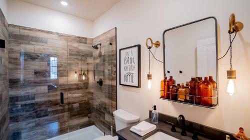 Apartamento Pickle Factory Cigars And Bourbon Rustic One Bedroom