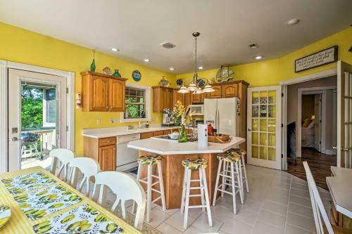 Luxe Lake Cumberland Retreat With Decks On 1 Acre!