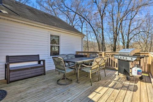Quaint Creekside Cottage With Porch And Backyard!