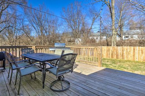 Quaint Creekside Cottage With Porch And Backyard!