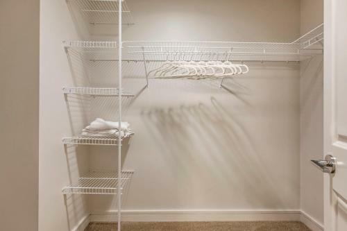 Apartamento Elegant 2br Condo With Sky Pool By Cozysuites