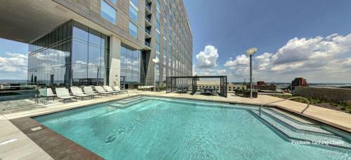 Apartamento Elegant 2br Condo With Sky Pool By Cozysuites