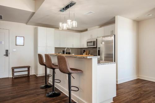 Apartamento Modern Condo With Local Vibrance By Cozysuites