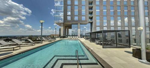 Apartamento Modern Condo With Local Vibrance By Cozysuites