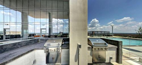 Apartamento Modern Condo With Local Vibrance By Cozysuites