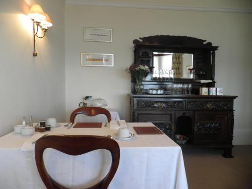 Hostal Douglas Park Guest House