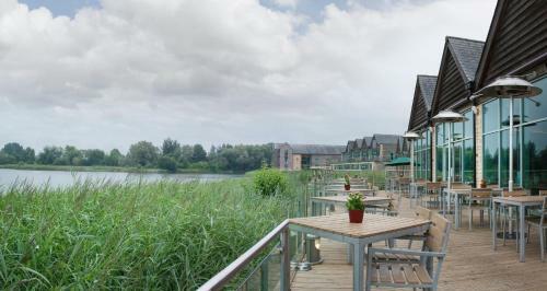 Aparthotel Cotswold Water Park Four Pillars Apartments