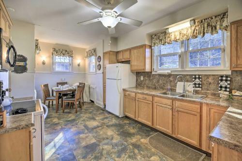 Hagerhill Home With Yard, 10 Mi To Jenny Wiley!