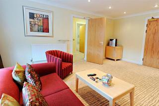 Burleigh Court Hotel And Leisure