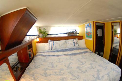 Maine Bed & Boat, Mazu