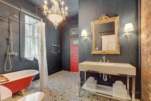 2bd French Luxury W/ Courtyard