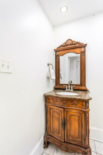 Apartamento 2bd Condo Steps To Everything With Balcony & Courtyard