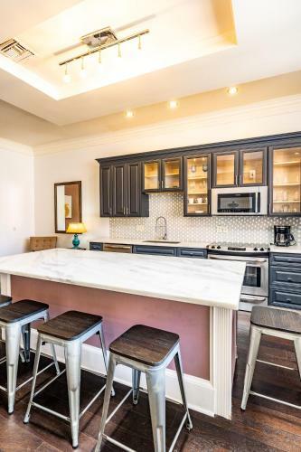 Apartamento 2bd Condo Steps To Everything With Balcony & Courtyard