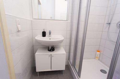 Full House Studios - Hawk Apartment - Netflix, Wifi Inkl