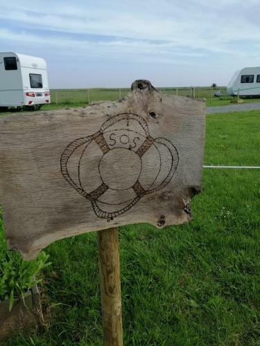 Mietwohnwagen Auf Dem Campingplatz Westerkoog Bei B�sum