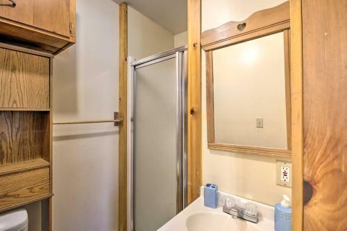Quaint And Cozy Apartment 12 Mi To Ski Slopes