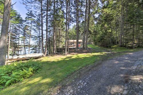 Cozy Cottage On Cat Cove With Wraparound Deck!