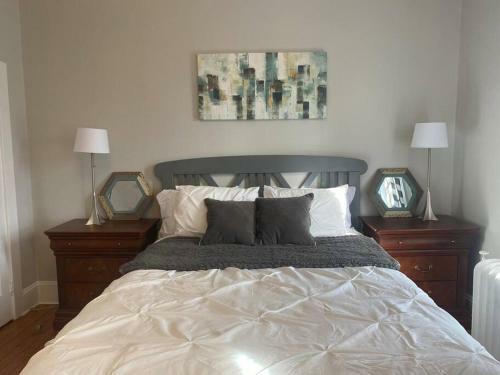 Spectacular Location Two Bedroom State Circle Apartment