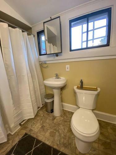 Spectacular Location Two Bedroom State Circle Apartment