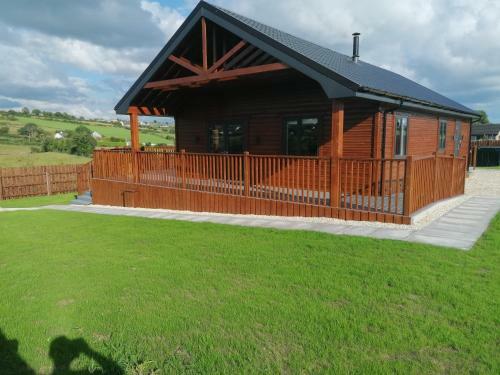 Lovely 3-bed Cabin In Meigh