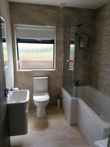 Lovely 3-bed Cabin In Meigh