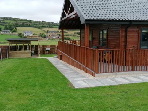 Lovely 3-bed Cabin In Meigh