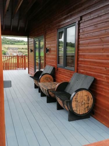 Lovely 3-bed Cabin In Meigh