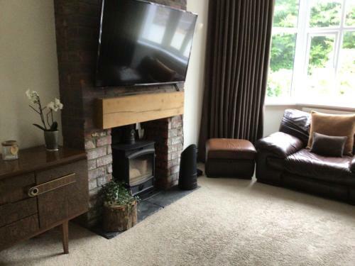 Beautiful Large 4-bed House Close To Celtic Manor