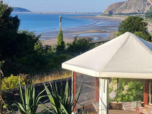 Stunning Sea View Immaculate 4-bed Family House