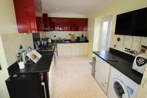 Beautifully Presented Three Bedroom House In Poole