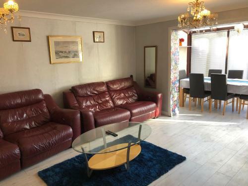 Nice 3-bed House In Farnham Royal Slough