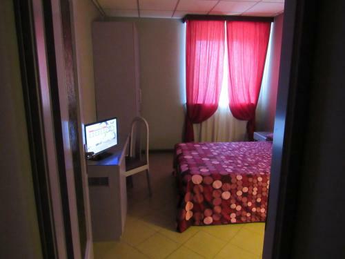 Hostal B&B The Sun Swimming & Pool